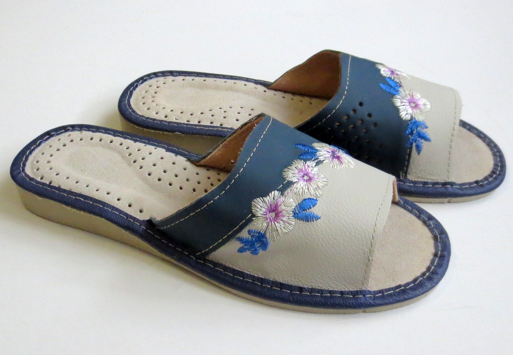 Dámske kožené papuče-vyšívané modré