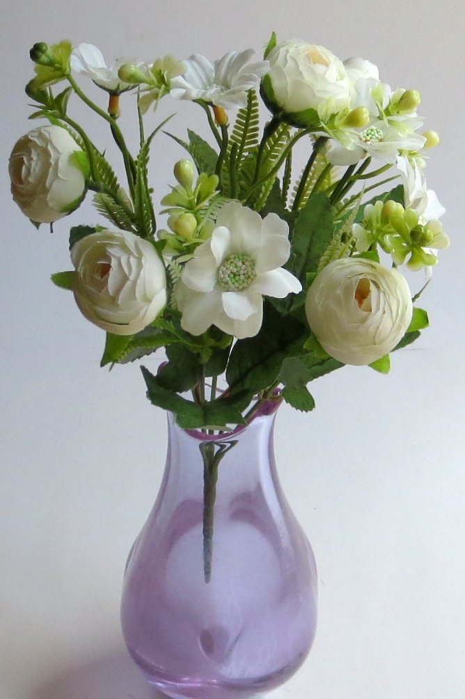 Kvety umelé- kytička biela