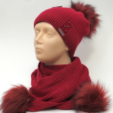 Dámsky set zateplená čiapka a šál s brmbolcami- červený